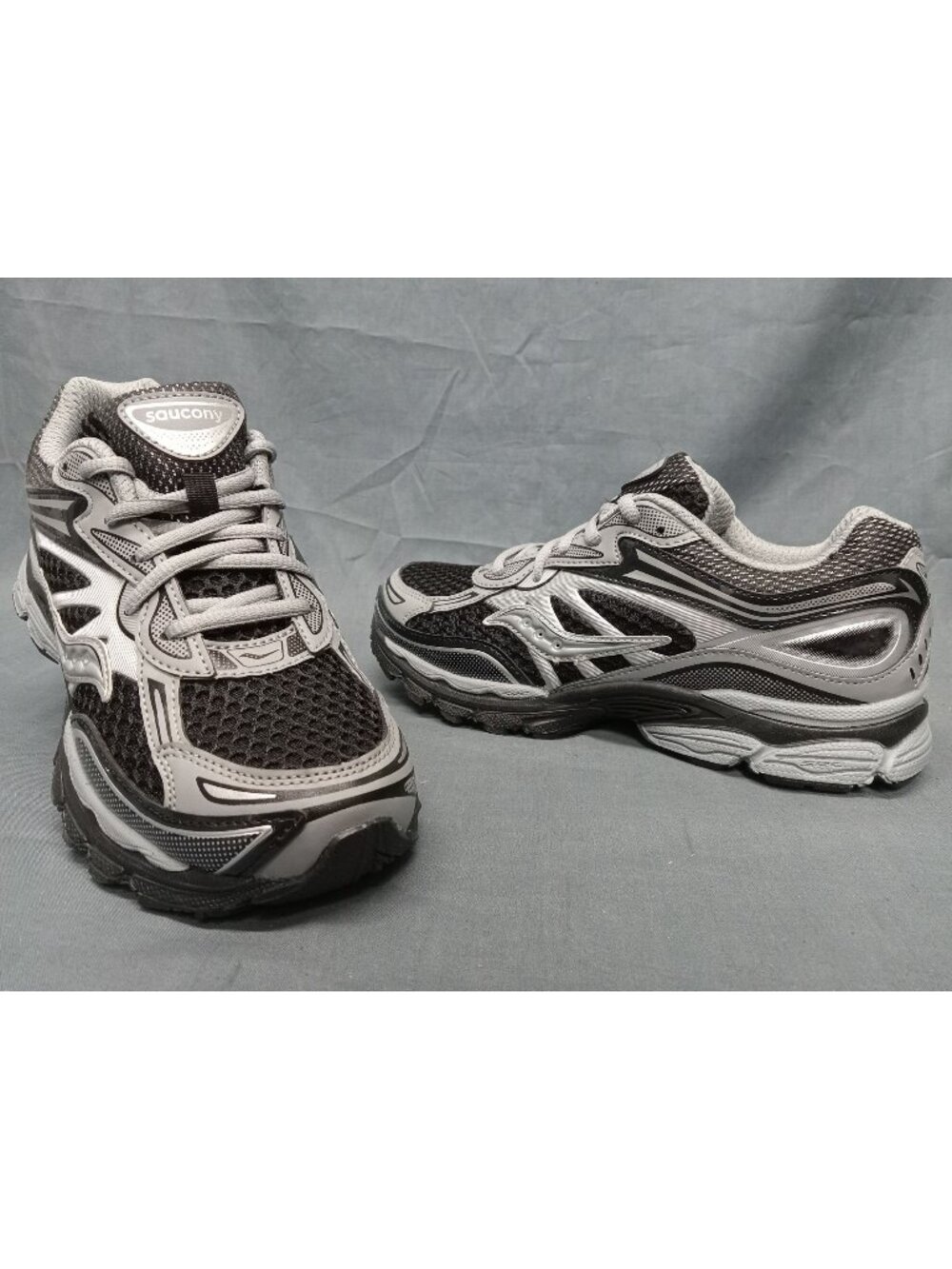 Saucony Pro Grid Omni 9 Kdz (GS) Sneakers Silver/Black Boys Size 6 NEW NO BOX!